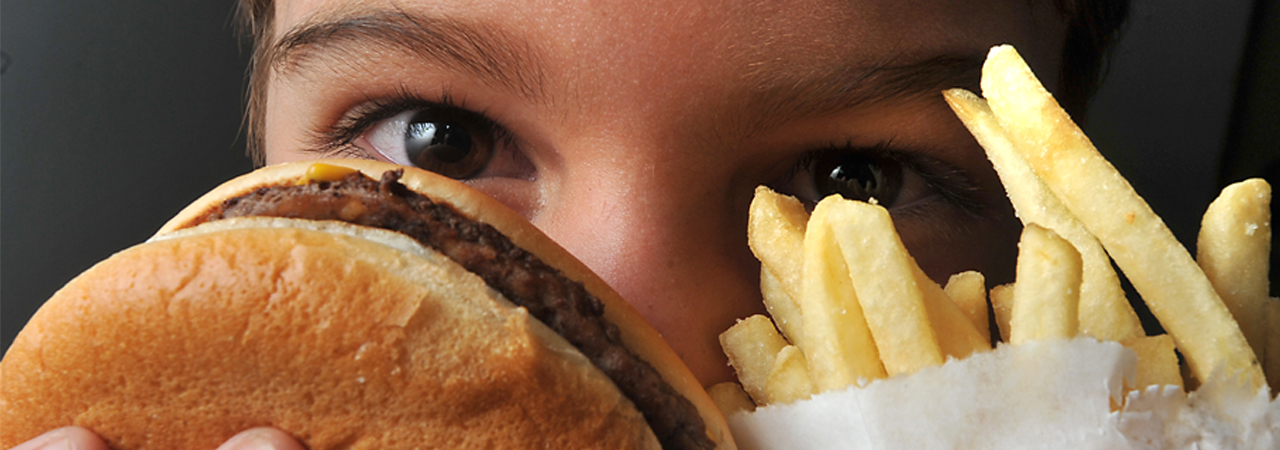Alimentos não saudáveis vs. alimentos que evitam sobrepeso